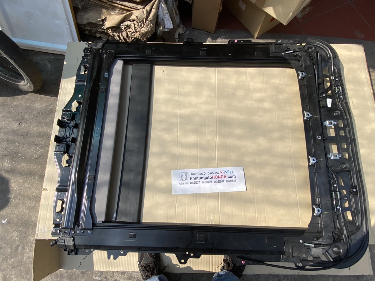 Giá đỡ ray kính cửa sổ trời xe Honda CRV